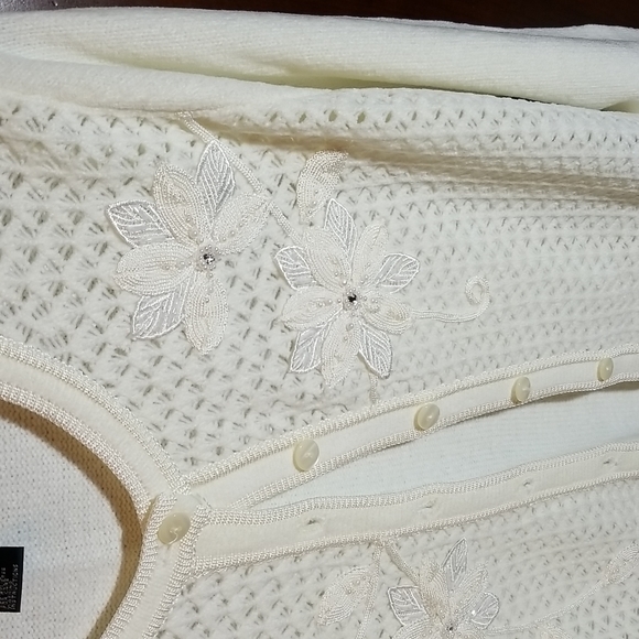 Ivory cardigan sweater - Picture 5 of 8